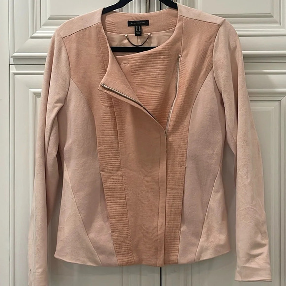 H by Halston Jackets & Blazers - H by Halston Women's Size 6 pink 
Long Sleeve Zip Up lined Blazer with flaw